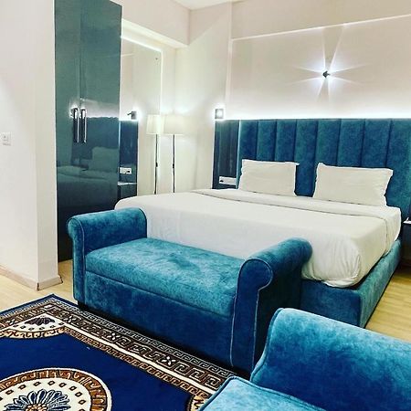 אפרטהוטל Neel Skye - Couple Friendly - Dlf My Pad, Gomtinagar , לקנאו מראה חיצוני תמונה