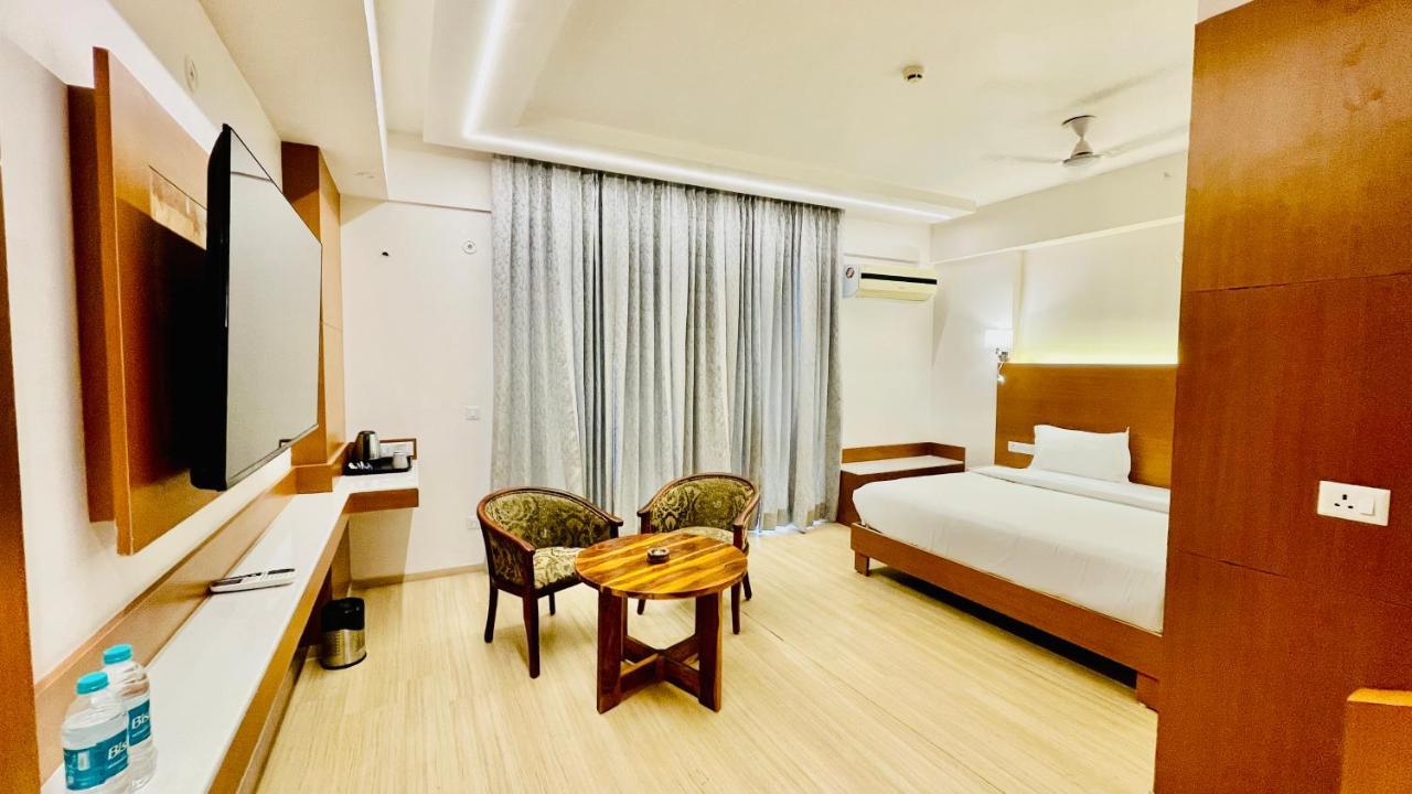אפרטהוטל Neel Skye - Couple Friendly - Dlf My Pad, Gomtinagar , לקנאו מראה חיצוני תמונה
